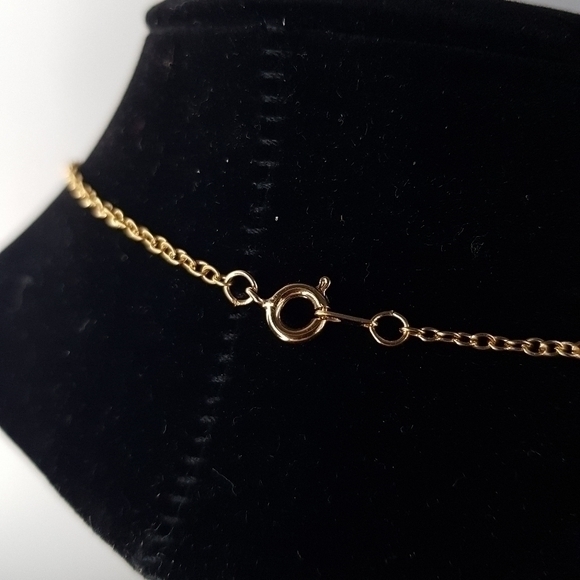 4/24$ 🌻 Vintage faux pearl and gold tone delicate necklace - Picture 2 of 4